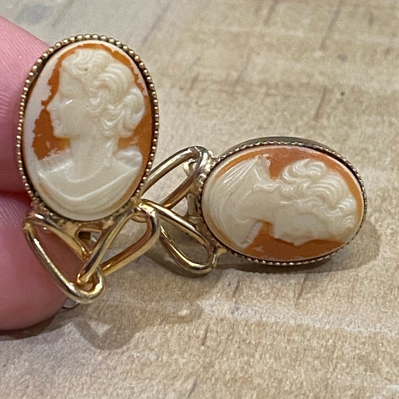 Vintage Baroque cameo Victorian Style Gold Tone Earrings - Picture 1 of 14